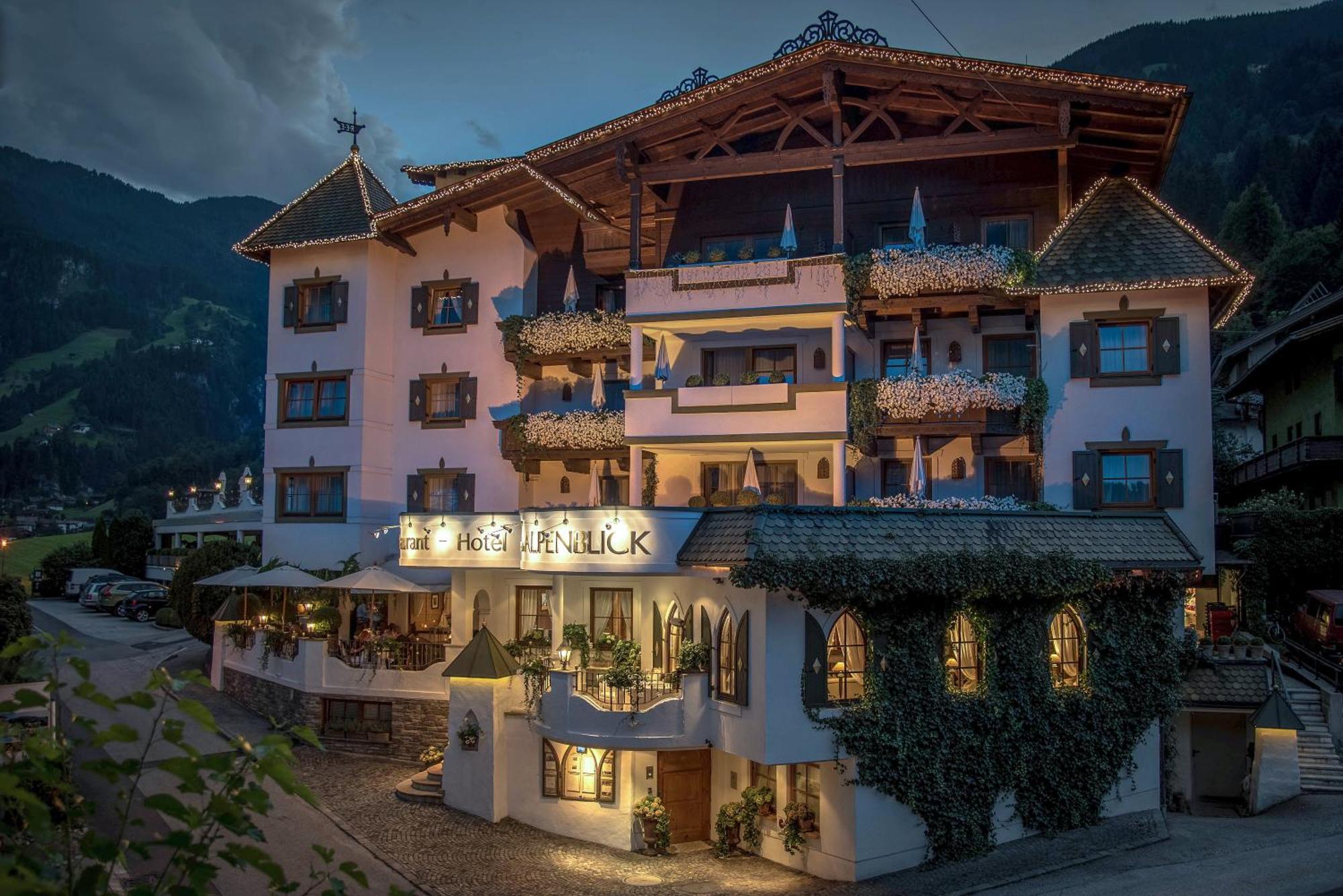 Hotel Alpenblick Zillertal Hippach Exterior photo